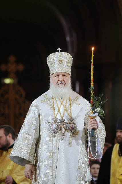 Владимир Путин поздравил православных христиан, всех граждан России, празднующих Рождество Христово.