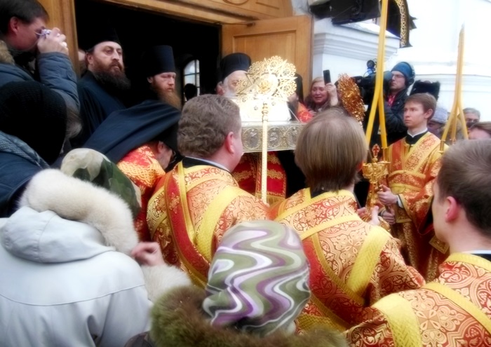 Десницу святого великомученика доставили в Москву